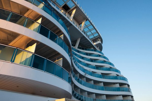 How do UK rentals compare for solo travelers versus groups?